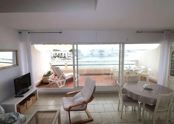 Marina 2 Pieces Avec Terrasse Et Parking, Animaux Admis, Proche - Fr-1-307-260 Apartmán *
